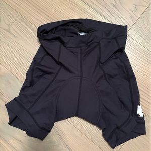 Descente women’s bike shorts- 6” inseam